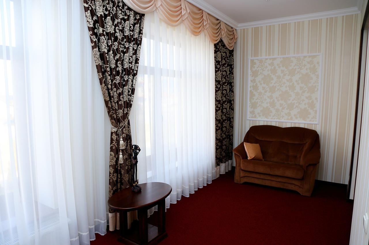 Best Hotel And Restaurant Complex Dunaivtsi Стая снимка
