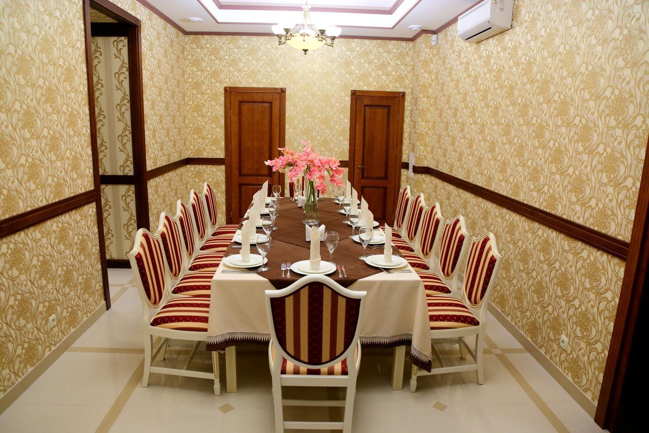 Best Hotel And Restaurant Complex Dunaivtsi Екстериор снимка