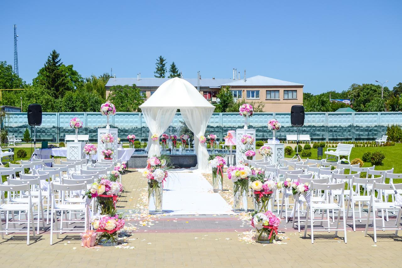 Best Hotel And Restaurant Complex Dunaivtsi Екстериор снимка