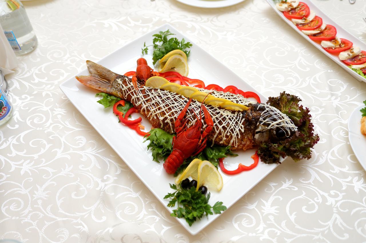 Best Hotel And Restaurant Complex Dunaivtsi Екстериор снимка