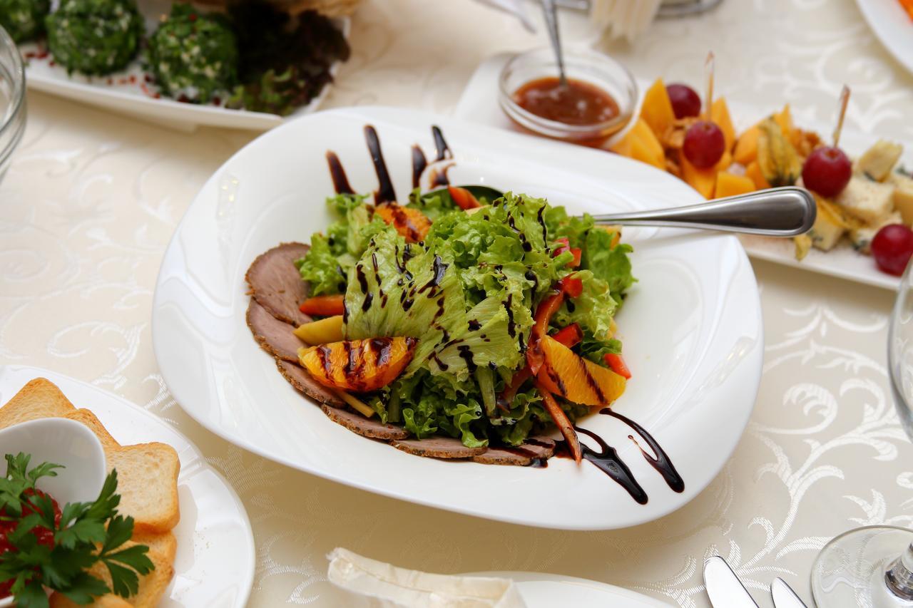 Best Hotel And Restaurant Complex Dunaivtsi Екстериор снимка