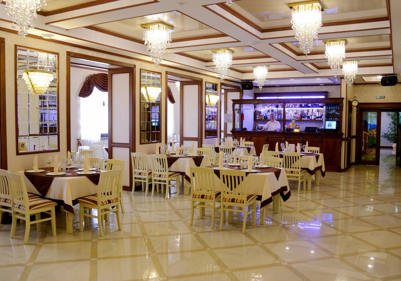 Best Hotel And Restaurant Complex Dunaivtsi Екстериор снимка