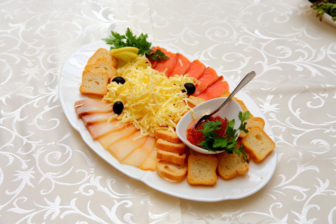 Best Hotel And Restaurant Complex Dunaivtsi Екстериор снимка