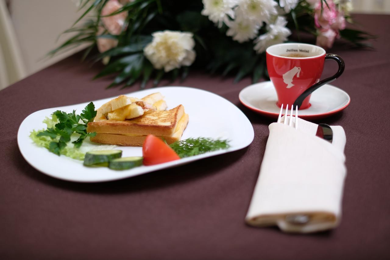Best Hotel And Restaurant Complex Dunaivtsi Екстериор снимка