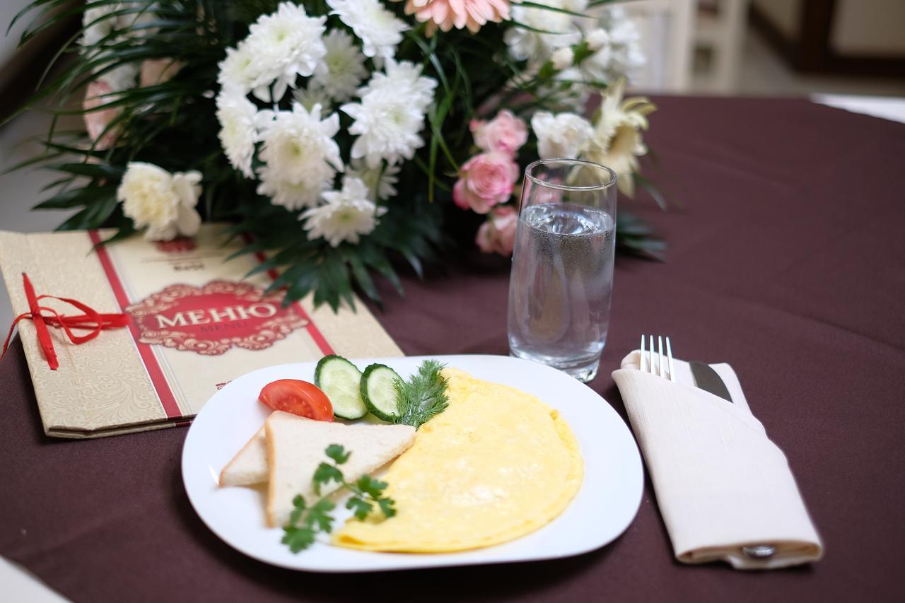 Best Hotel And Restaurant Complex Dunaivtsi Екстериор снимка